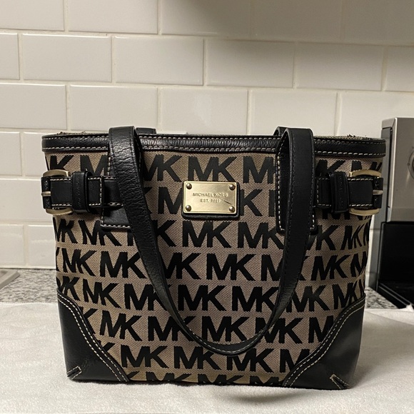 Michael Kors Signature shoulder bag - Picture 1 of 12
